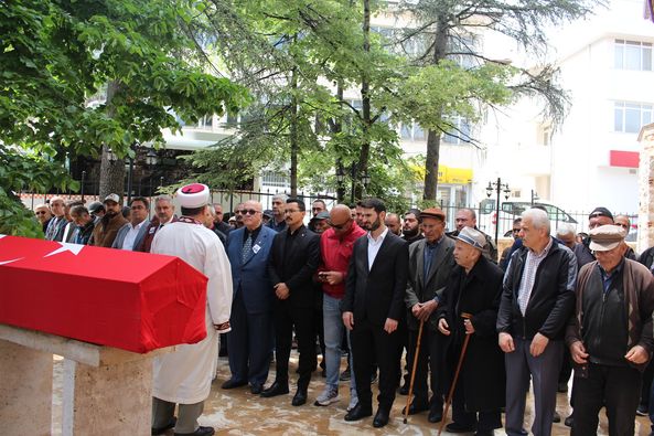 Vefat eden İbradılı Hemşerimiz Kore Gazisi Muharrem TEKER, İlçemizde kılınan cenaze namazının ardından dualarla son yolculuğuna uğurlandı.
